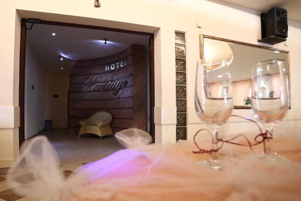 Hotel Mariage Włoszczowa Exterior foto